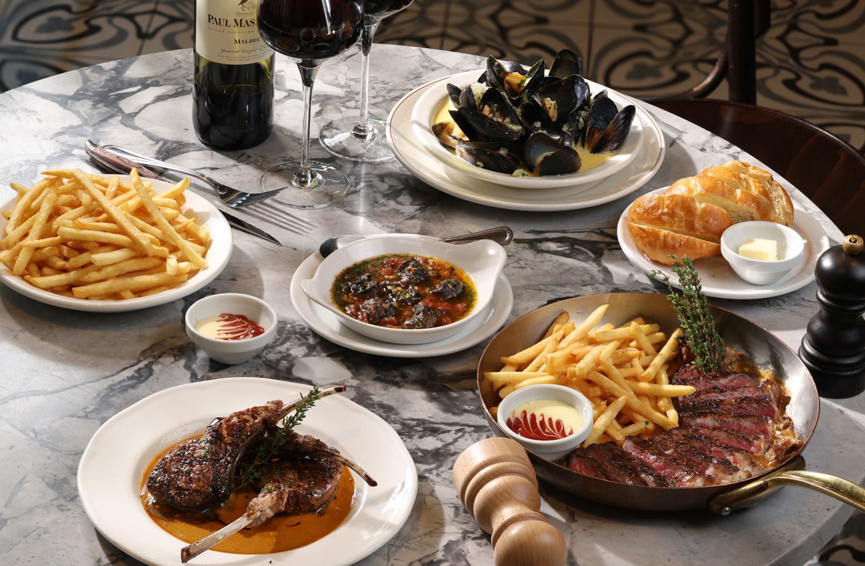 steak,mussel,fries,lamb chop,lunch,brunch,dinner